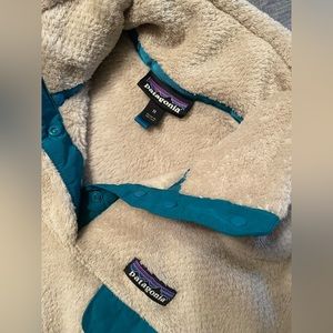 Patagonia fleece pullover top with snaps